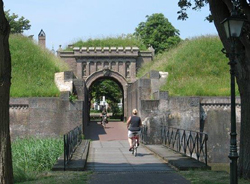 Poort in wal rondom Naarden